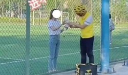 體育生欄桿救人操視頻吃瓜,體育生英勇救人瞬間引網(wǎng)友熱議