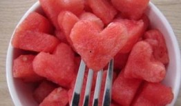 過(guò)量吃瓜容易腹痛腹瀉嗎,揭秘夏日消暑食品的潛在風(fēng)險(xiǎn)