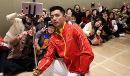 體育明星飯圈化,粉絲經(jīng)濟(jì)下的偶像崇拜現(xiàn)象解析