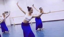 吃瓜體育生和舞蹈室1v1,校園風云對決